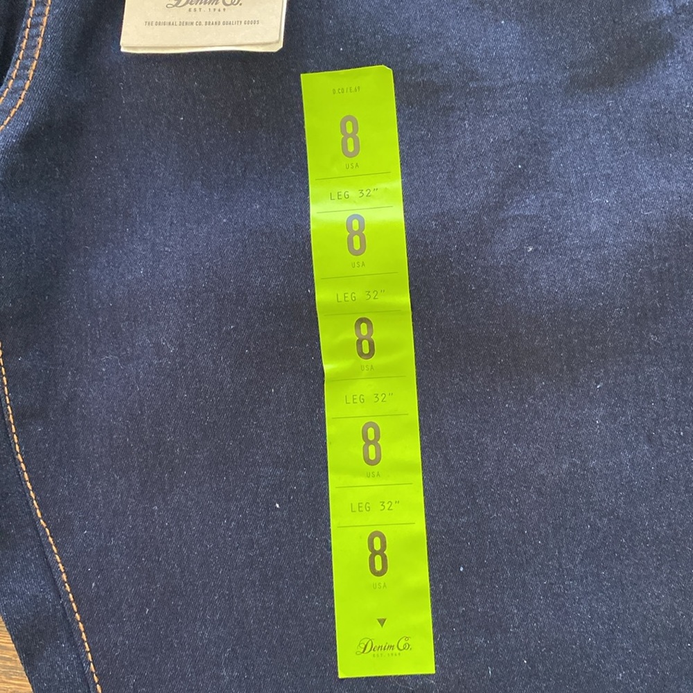 Women’s size 8 skinny dark denim jeans. New with Tags. - Picture 2 of 6